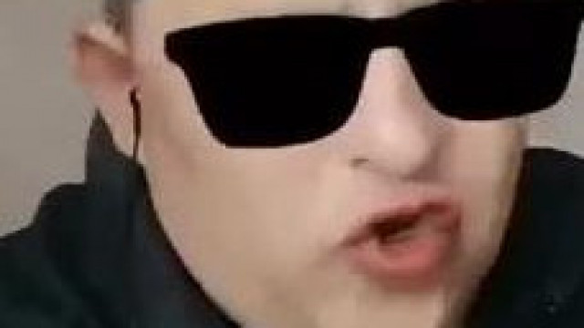 Tar Sanyi bácsi sokadik fogyatékos harcsatátogásos éneklése