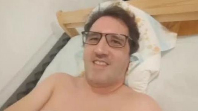 Endi csókot küld