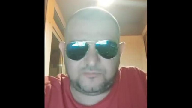 Benke erkélykobold Tibi Kozmának üzen