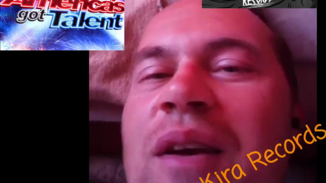 MC Ananász Pityuka énekel (végén poloska váratlanul megzavarja)