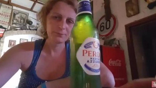 Tibi megfenyegeti kozmát, közben a felszopója Májast oltogatja