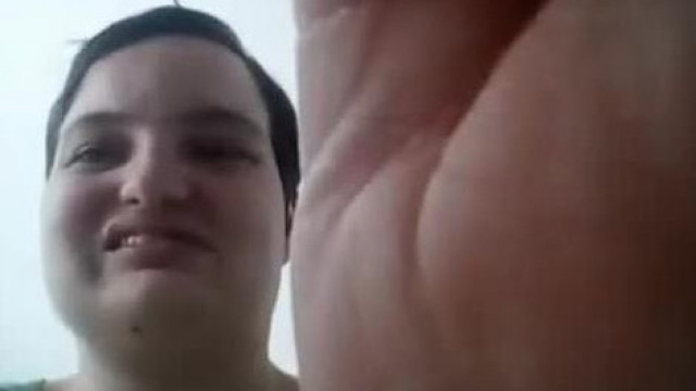 Herbert egyik hű támogatója, illetve patrónusa hugyozik live közben. 2023. 08.08.