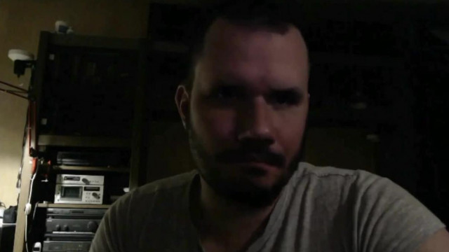 Live részlet - Nagy Laci faterja vonatkürttel jelzi fiának, hogy fezze be az adást