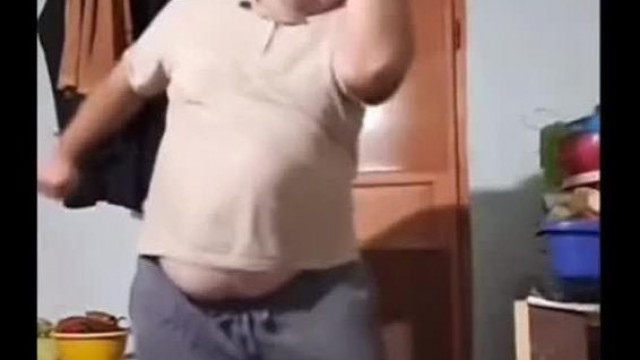 Pedofil Tojás kisfiú csalogató tánca