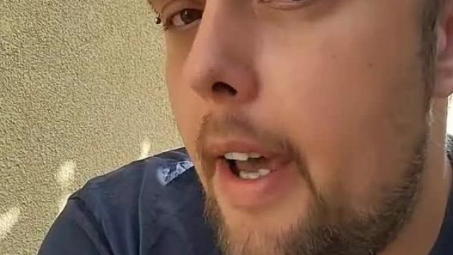 Tojás felszopója koldul - 200 ezer kéne a közös live-hoz Gyuluskával
