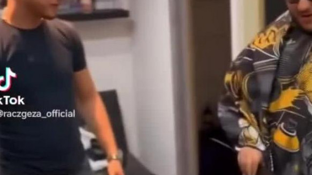 Beszédhibás fodrász reklám Rácz Gayzával