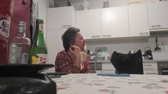 Varangy Kaffka MerciTibinek: ,,Te! Átműtettett geci!"