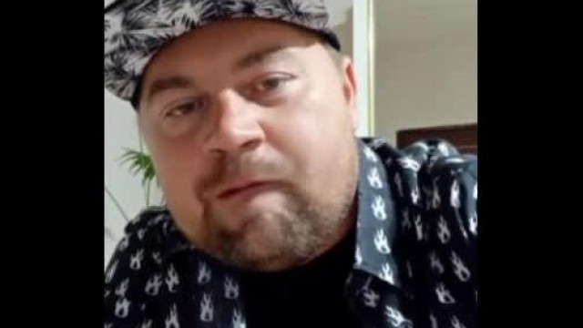 MC Pistike eszi a legkomolyabb kajákat, amiért egy étteremben a gatyáját ott hagyná az ember, közben gyűlölködik