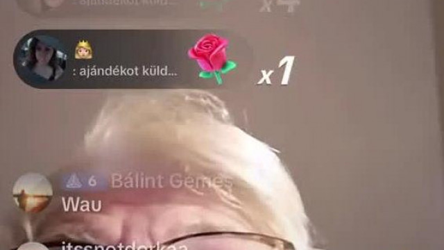 Rozika szakállal és bajusszal jelenti be, hogy visszatért