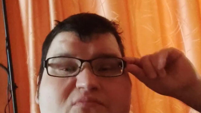 Molnár Krisztián szemüveges lett