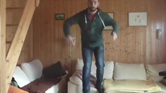 Zöld pulóverhez kék farmer