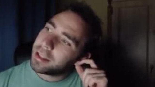 Károly egy videójátékban lett szerelmes