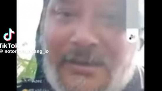 Tojásfej a nézőket hibáztatja mert büdöset fingik.