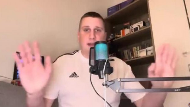 Kufár Bencének fáj a lába = alkalom egy kis önsajnáltató koldulásra