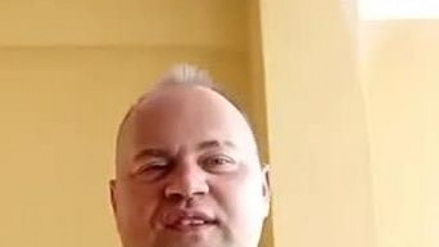 Mc Isti szerint 1992 óta lejárt dolog az interneten írogatni + megint néger nőkkel volt