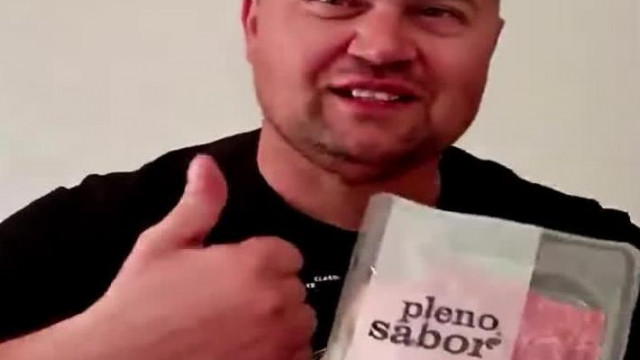 MC Hugyos - Hatal mas hótel ban vagy ok, hűtő tele kajával minden jácik ! Kelemes űnepeket ! Így él kőrőskényi ist ván