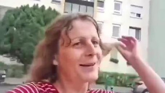 Tibcédesz a barbie girl-t énekli