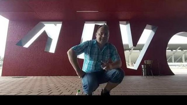 MC Isti felemás zokniban panaszkodik miskàúc utcáin