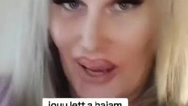 Paplan Szájú szabina màr fodrász is