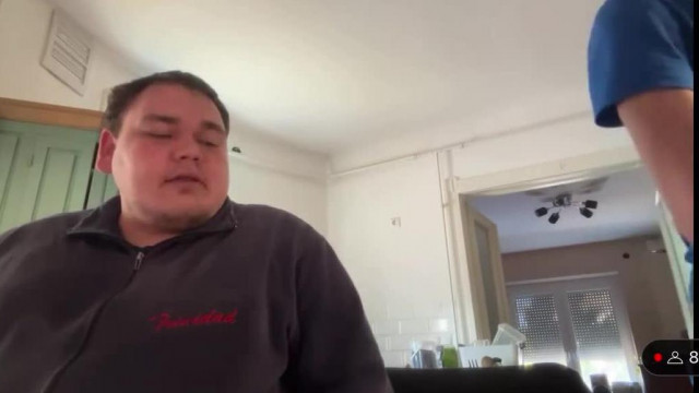 A belassult szűz Taxis koca balázska jót nevet Herbert pedo poénján