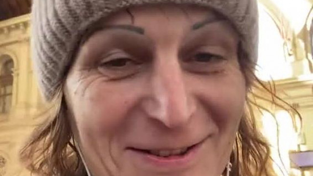Az életképtelen herélt köcsög kis humorral oldja Endivel való kibékülésének kisérletét