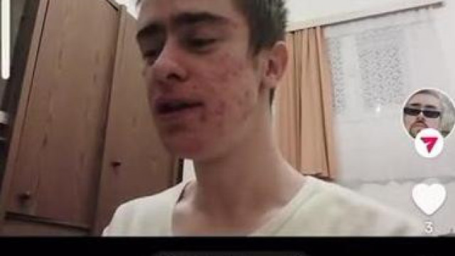 Szerelmes Dzsuni szerenádot ad a nem létező párjának