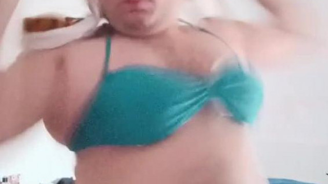 Exhibicionista Yaboku "super shy" rángatózása a TikTokon