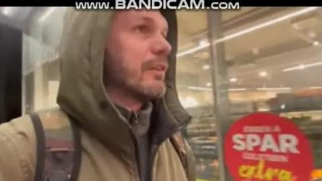 Herbert a bezárt boltot látva: ,,Ezt a sok lusta állatot"