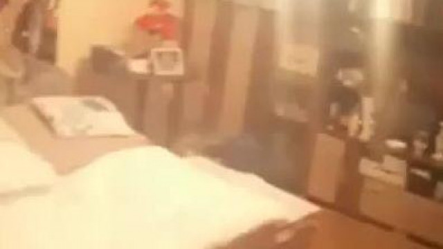 Busák József a Mamahotellel flexel