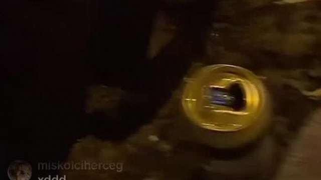 Tibi lebassza a síró Sodit, majd lenyúlja sörrel - live részlet