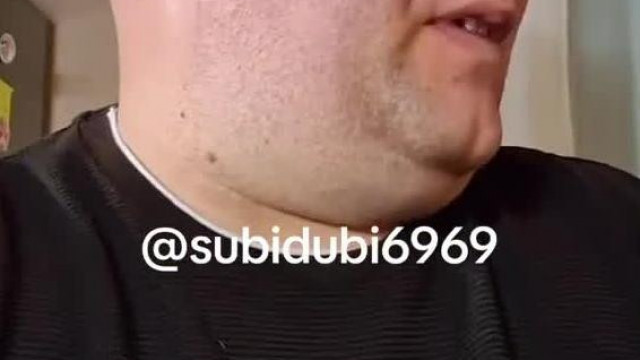Roli nem látja a farkát a hasától