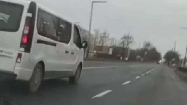 Nájk Zsolt büdös putris cigány, a gyámügyet kergeti kocsival
