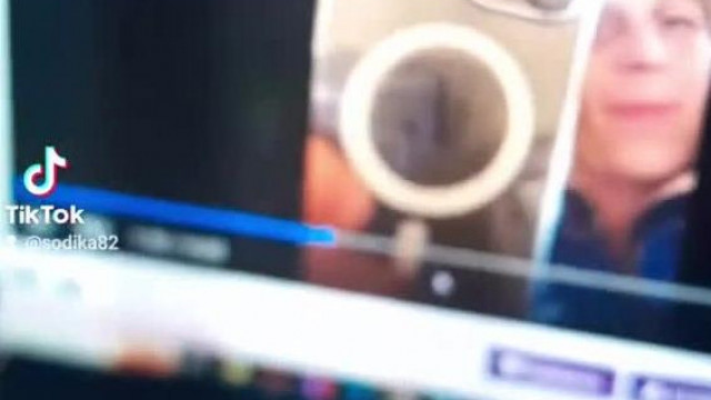 Meleg sodi trashcityn elemezgeti a tranyó videóját