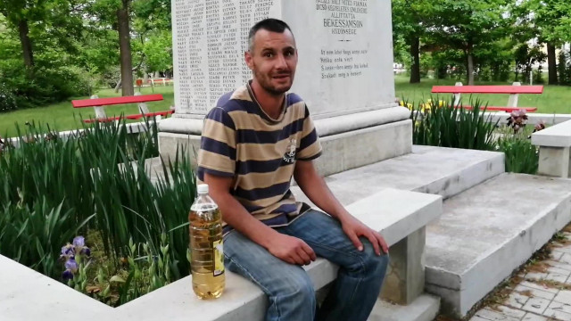 Ádám Mobil a békéssámsoni Rém hullarészegen a parkban