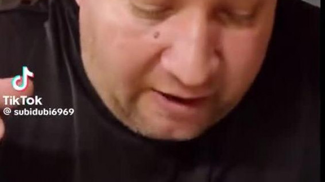 A Potrohos tróger Subi Rolandnak már kifele jön a kaja