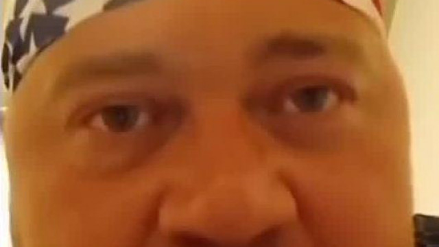 Mc Istit nem hagyja békén Mitykó Péter aki Troll-csoportokat vezet