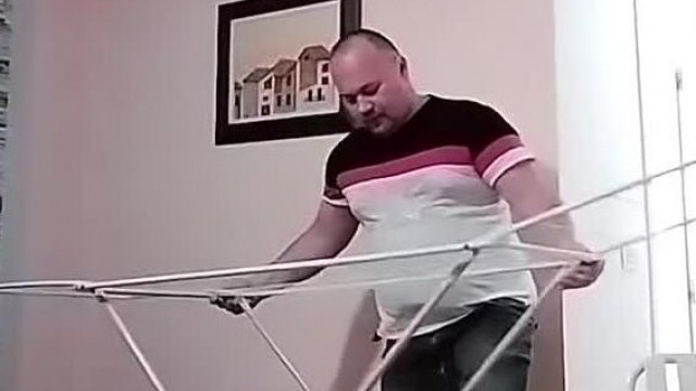 Mc Csecsemő nem érti, hogy hogyan működik egy szárító