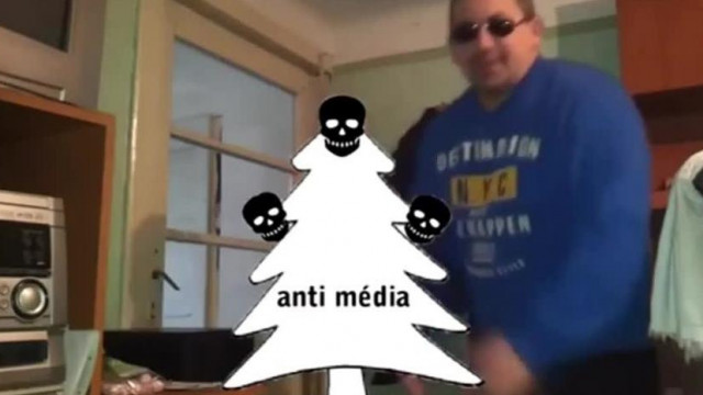 Karácsonyfa díszítés: Túri Tamás karácsonyi kiakadása - Filmkiller Zoli paródiája