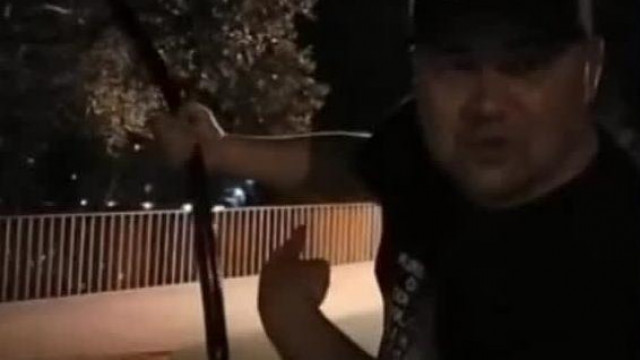 Mc Bölcsis Éjjel randalírozik a játszótèren és közben üvölti hogy: Selim Etkar!