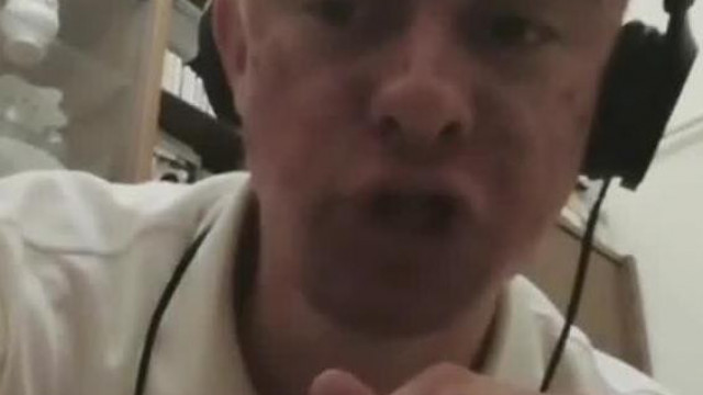Robbantarcú Jolly hirtelen Idegrohamot kap Liveban