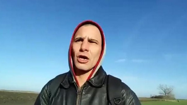 Alkesz Mobilsz a Puszta közepén üvölti bele a semmibe hogy:"Hun vótá???"