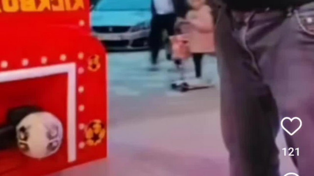 MC Kiscsoportos hülyegyerek hordóbéllel támadja a boxgépet