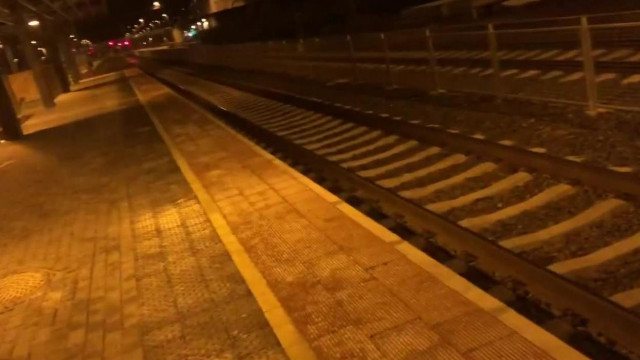 Sam hajnalban őrjöng, mert késett a vonat (2020 01.31.)