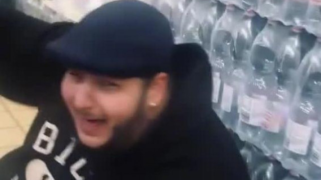 Rácz Gayza kamu pofára eséses jópofizása a boltban
