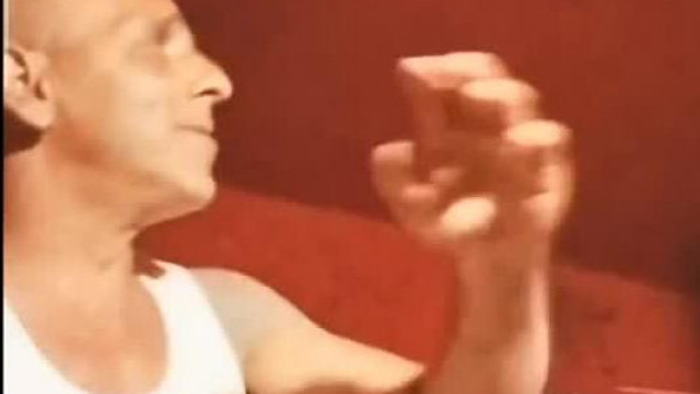 Nájk Zsolt megmutatja hogyan nyalna bele Ellàba aki nincs elragadtatva ettől