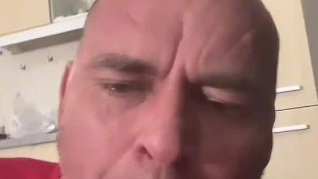 SteveMester teli torokból üvölti: "Meg fogtok Dögleni!!!"