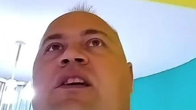 Mc Genetikai Hulladék be van szarva és nyomozòkkal áll kapcsolatban (hosszabb részlet)